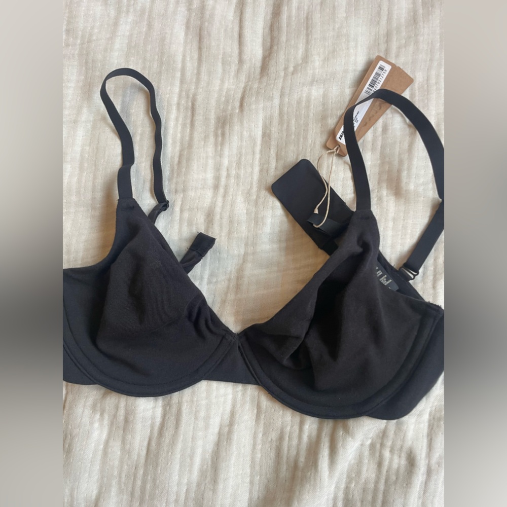 Skims t shirt bra